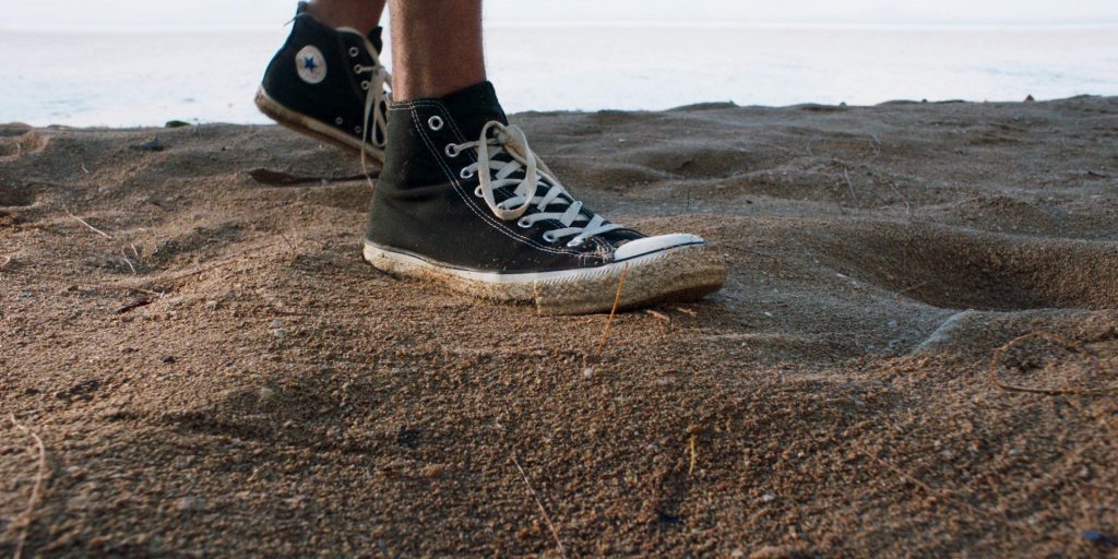 Converse Hitop Shoes of Jon Heder as Jimmy in Tremors - Shrieker Island (2020) (Image 3)