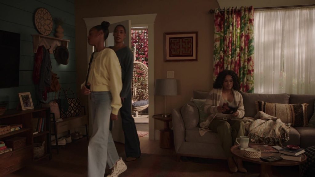 Converse Shoes in 9-1-1 Lone Star S05E04 “My Way” (2024) (Image 1)