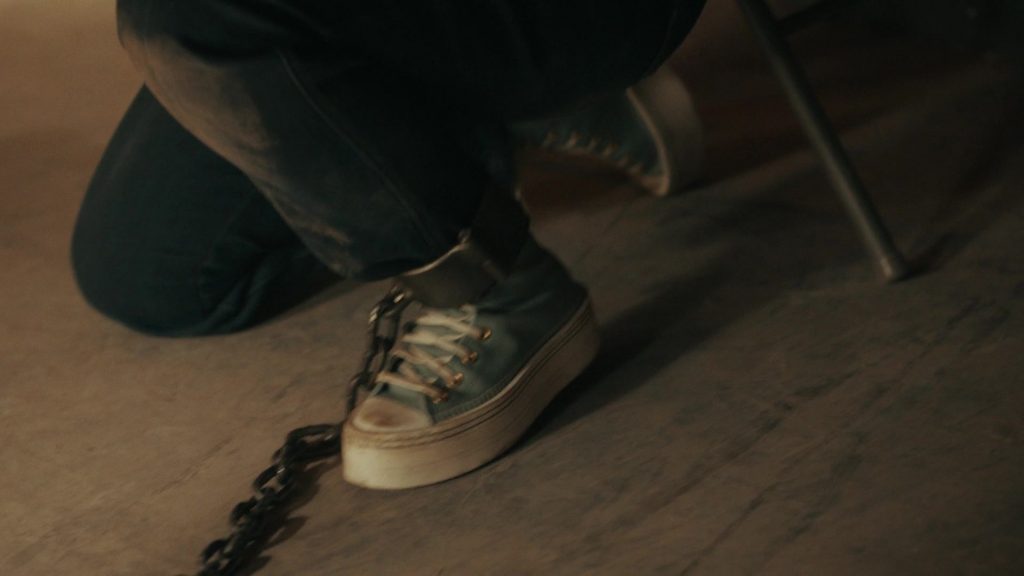 Converse Shoes in 9-1-1 S08E10 “Voices” (2025) (Image 4)