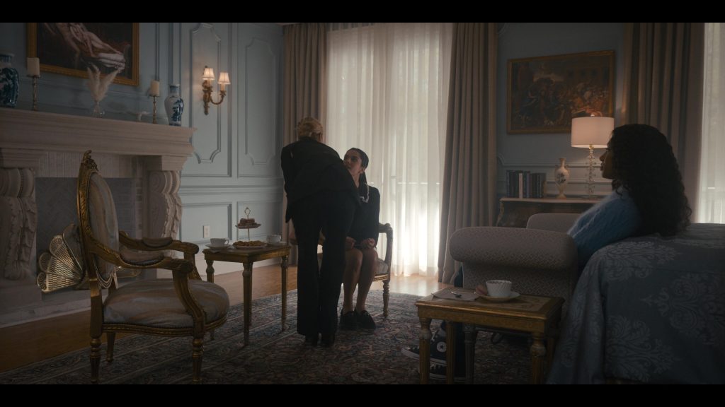 Converse Shoes in Cruel Intentions S01E06 “Zeta” (2024) (Image 2)