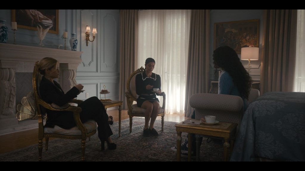 Converse Shoes in Cruel Intentions S01E06 “Zeta” (2024) (Image 8)