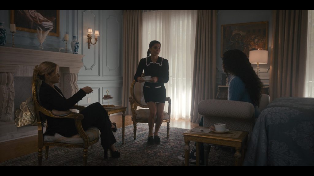 Converse Shoes in Cruel Intentions S01E06 “Zeta” (2024) (Image 9)