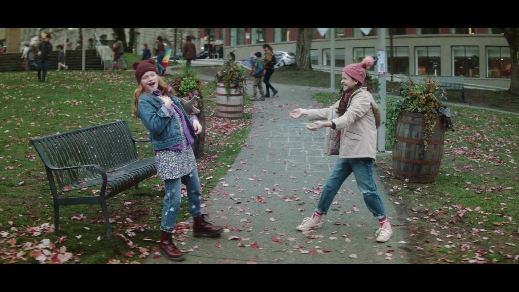 Converse Shoes in Dead Boy Detectives S01E04 “The Case of the Lighthouse Leapers” (2024) (Image 3)