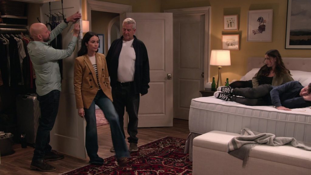 Converse Shoes in Extended Family S01E02 “The Consequences of Making Yourself at Home” (2024) (Image 6)
