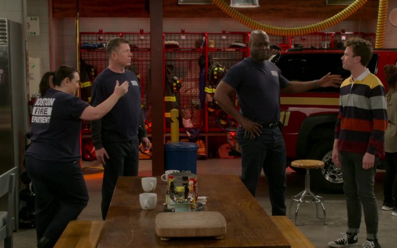 Converse Shoes in Frasier S01E04 “Trivial Pursuits” (2023) (Image 1)