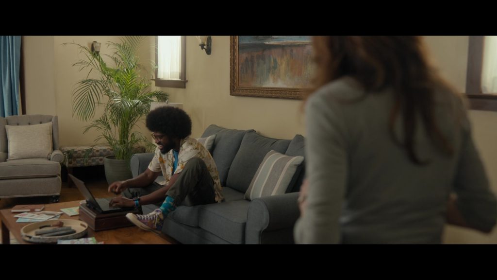 Converse Shoes in Fubar S02E03 “Tango and Smash” (2025) (Image 3)