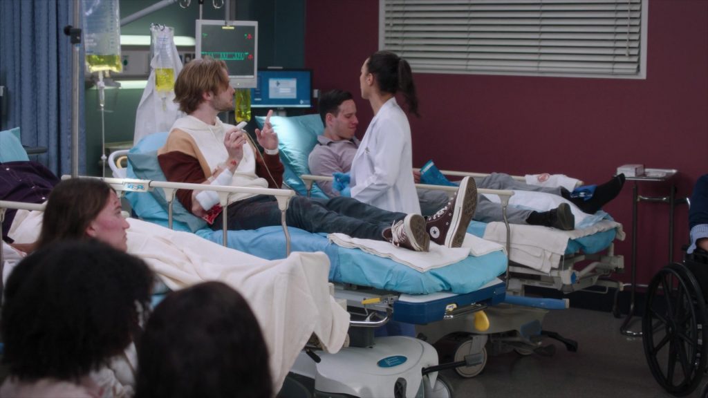 Converse Shoes in Grey's Anatomy S20E05 “Never Felt So Alone” (2024) (Image 1)