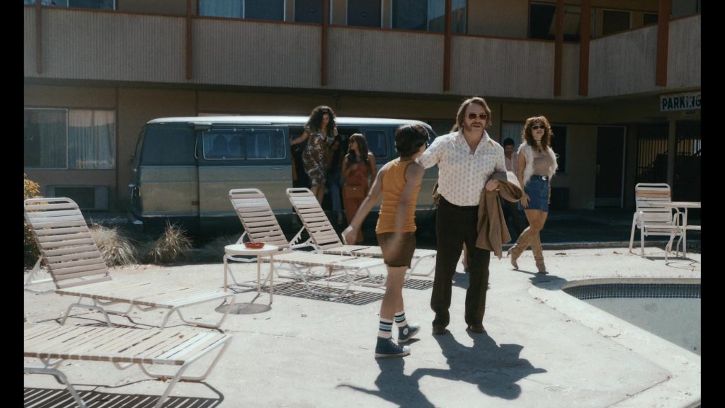 Converse Shoes in Griselda S01E02 “Rich White People” (2024) (Image 1)
