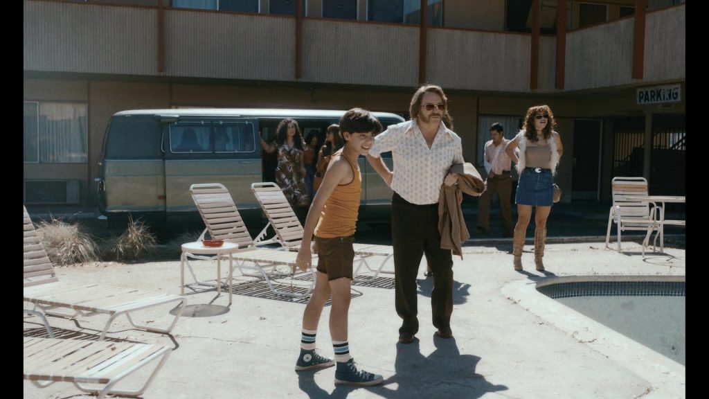 Converse Shoes in Griselda S01E02 “Rich White People” (2024) (Image 2)