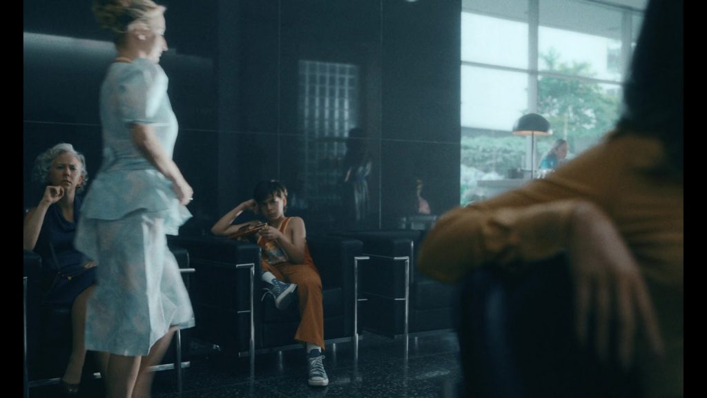 Converse Shoes in Griselda S01E04 “Middle Management” (2024) (Image 4)