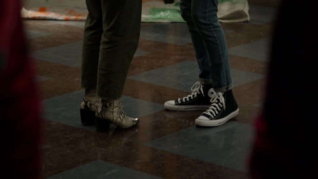 Converse Shoes in High School Musical - The Musical - The Series S02E03 “Valentine's Day” (2021) (Image 2)