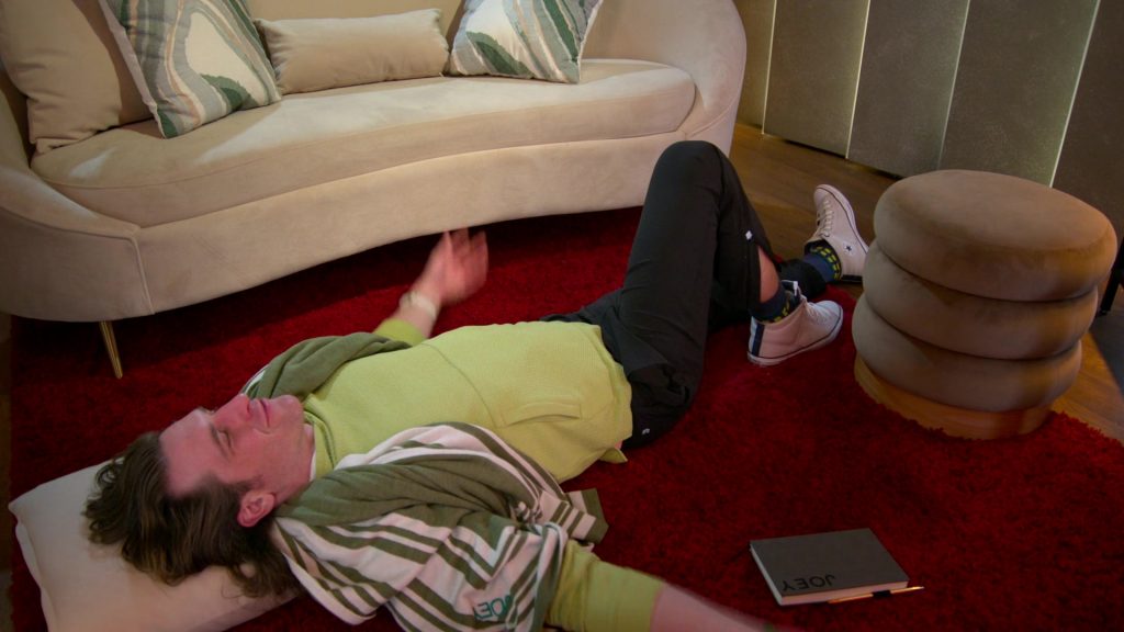 Converse Shoes in Love Is Blind S08E01 “I Have A Husband” (2025) (Image 10)