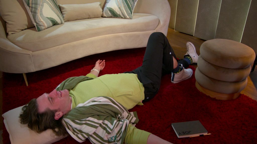 Converse Shoes in Love Is Blind S08E01 “I Have A Husband” (2025) (Image 12)