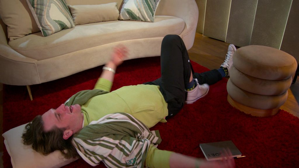 Converse Shoes in Love Is Blind S08E01 “I Have A Husband” (2025) (Image 13)