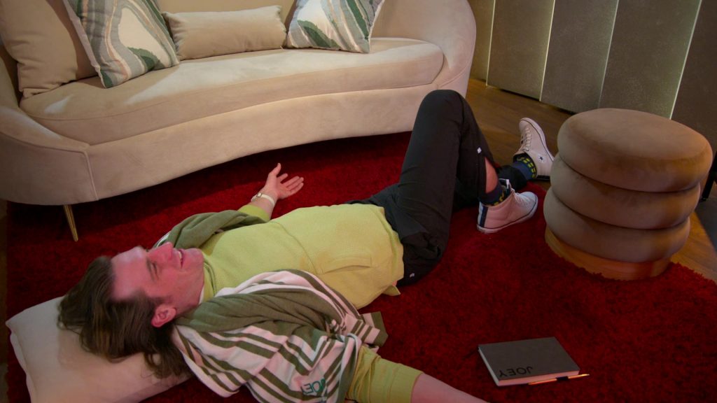 Converse Shoes in Love Is Blind S08E01 “I Have A Husband” (2025) (Image 8)