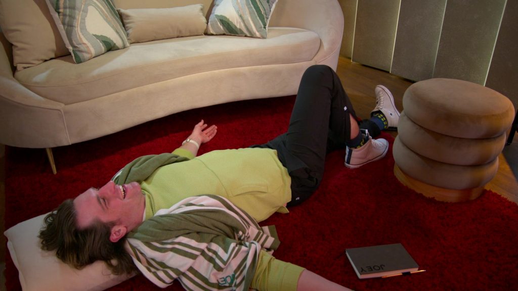 Converse Shoes in Love Is Blind S08E01 “I Have A Husband” (2025) (Image 9)