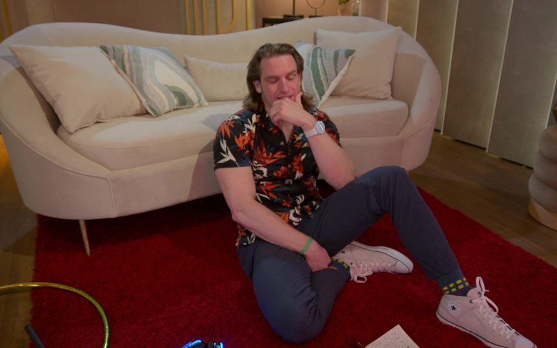 Converse Shoes in Love Is Blind S08E02 “Open Hearts, Open Minds, Can't Lose” (2025) (Image 1)
