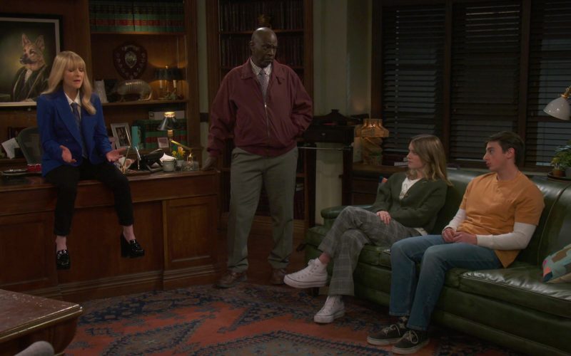 Converse Shoes in Night Court S03E18 “A Decent Proposal” (2025) (Image 1)