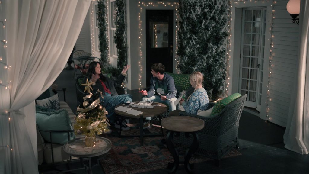Converse Shoes in Sweet Magnolias S04E09 “Dance Your Sugarplum Off” (2025) (Image 2)