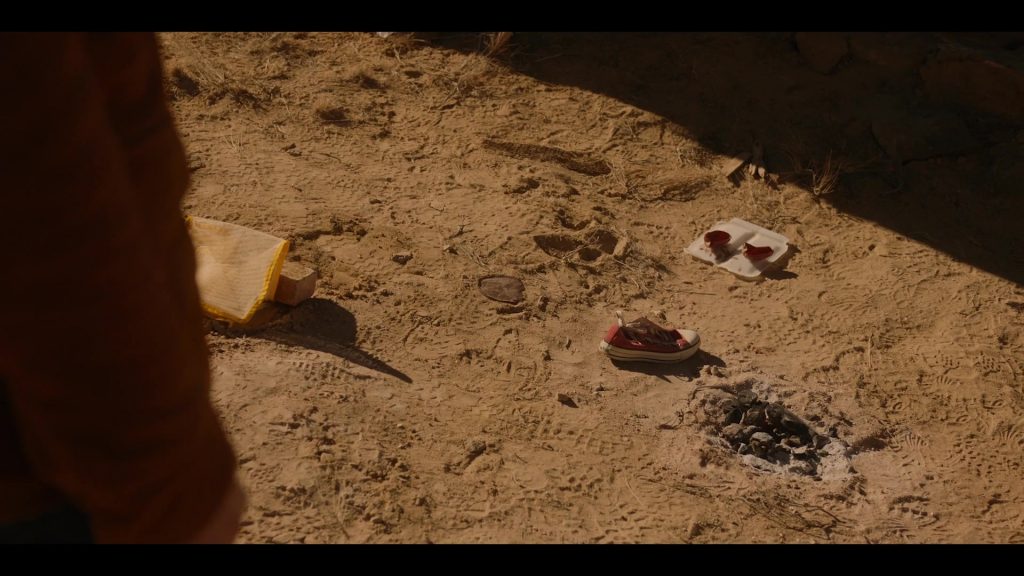 Converse Shoes in The Cleaning Lady S03E04 “Agua, Fuego, Tierra, Viento” (2024) (Image 1)