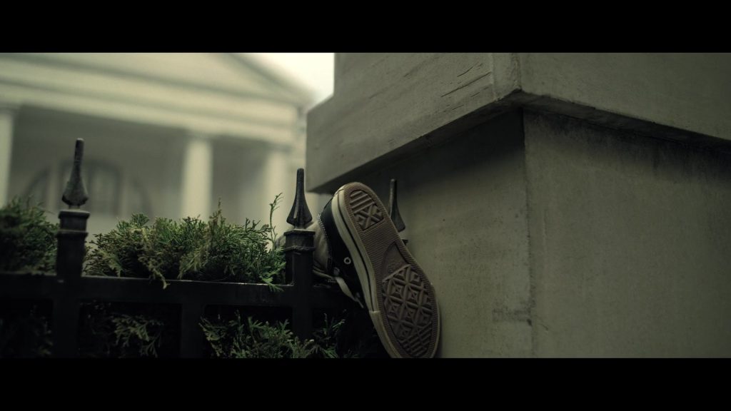 Converse Shoes in The Fall of the House of Usher S01E01 “A Midnight Dreary” (2023) (Image 1)