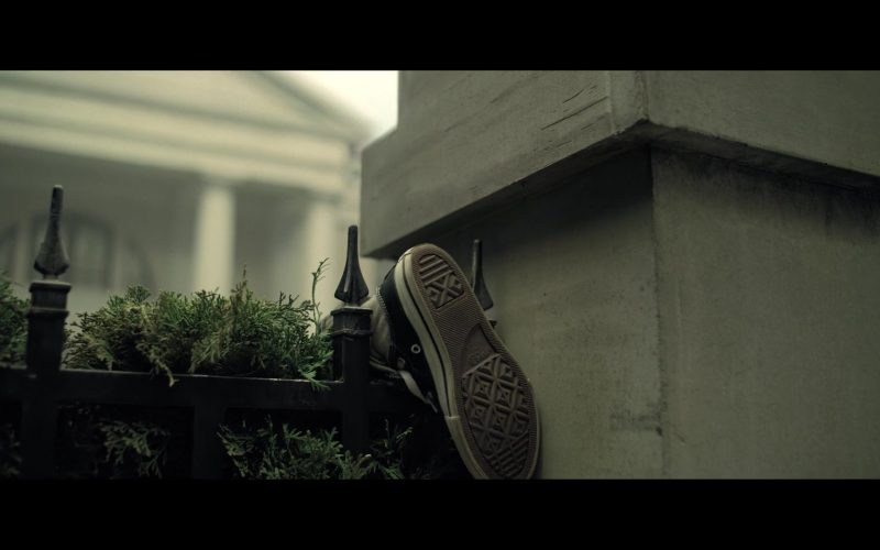 Converse Shoes in The Fall of the House of Usher S01E01 “A Midnight Dreary” (2023) (Image 1)