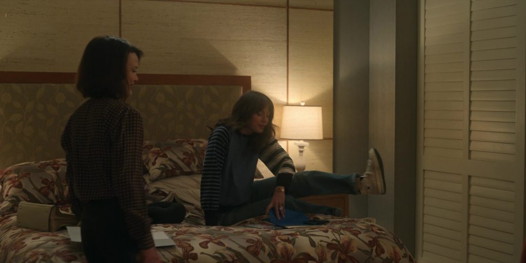 Converse Shoes in The Girls on the Bus S01E05 “Binders Full of Men” (2024) (Image 1)