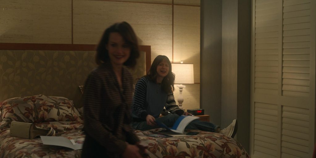 Converse Shoes in The Girls on the Bus S01E05 “Binders Full of Men” (2024) (Image 2)