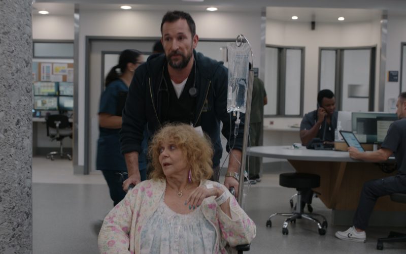 Converse Shoes in The Pitt S01E03 “9-00 A.M” (2025) (Image 1)