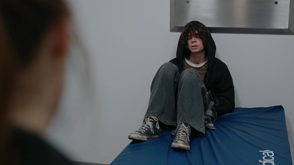 Converse Shoes in The Pitt S01E15 “9 – 00 P.M.” (2025) (Image 1)