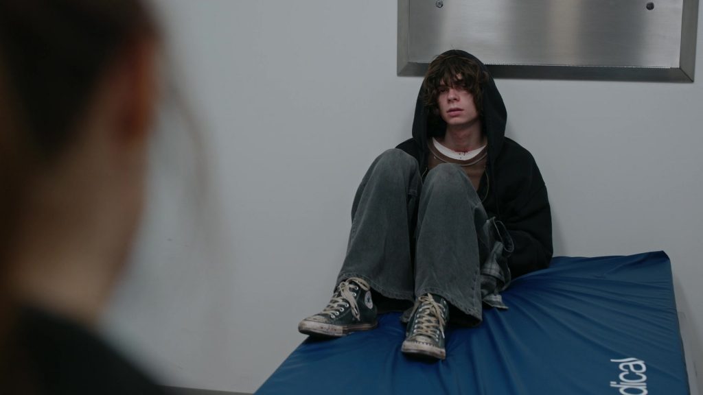 Converse Shoes in The Pitt S01E15 “9 – 00 P.M.” (2025) (Image 3)
