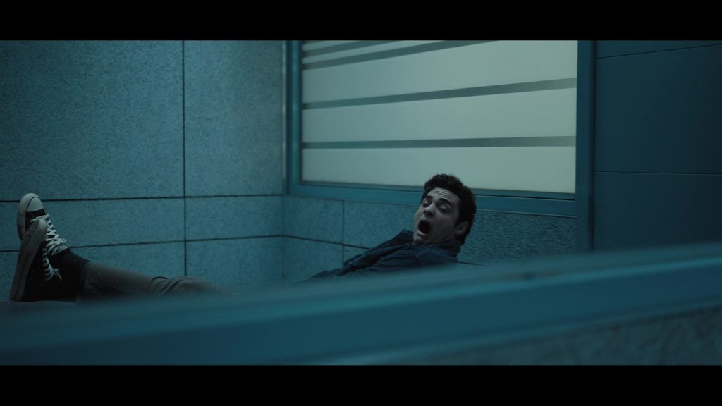 Converse Shoes in The Recruit S02E04 “A.T.N.W.H.Y.P.A.B.H.” (2025) (Image 1)