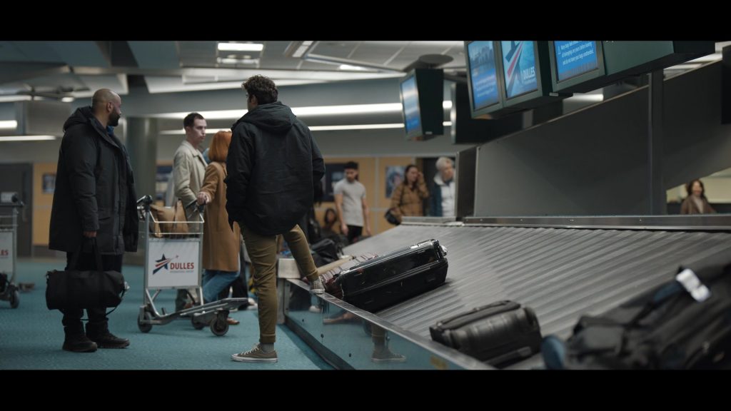 Converse Shoes in The Recruit S02E04 “A.T.N.W.H.Y.P.A.B.H.” (2025) (Image 6)