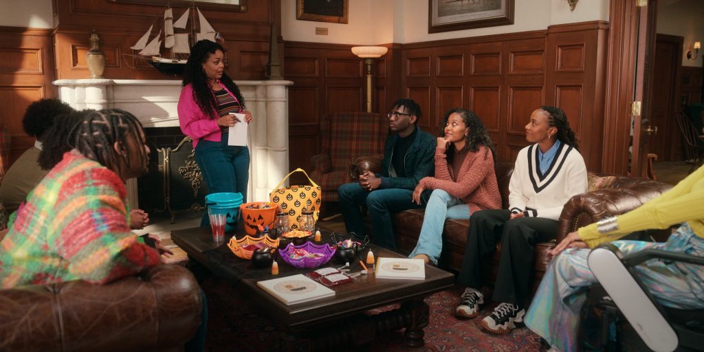 Converse Shoes in The Sex Lives of College Girls S03E06 “Halloween & Oat Milk” (2024) (Image 1)