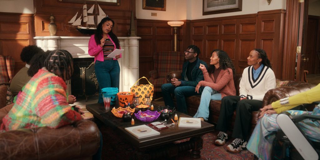 Converse Shoes in The Sex Lives of College Girls S03E06 “Halloween & Oat Milk” (2024) (Image 3)