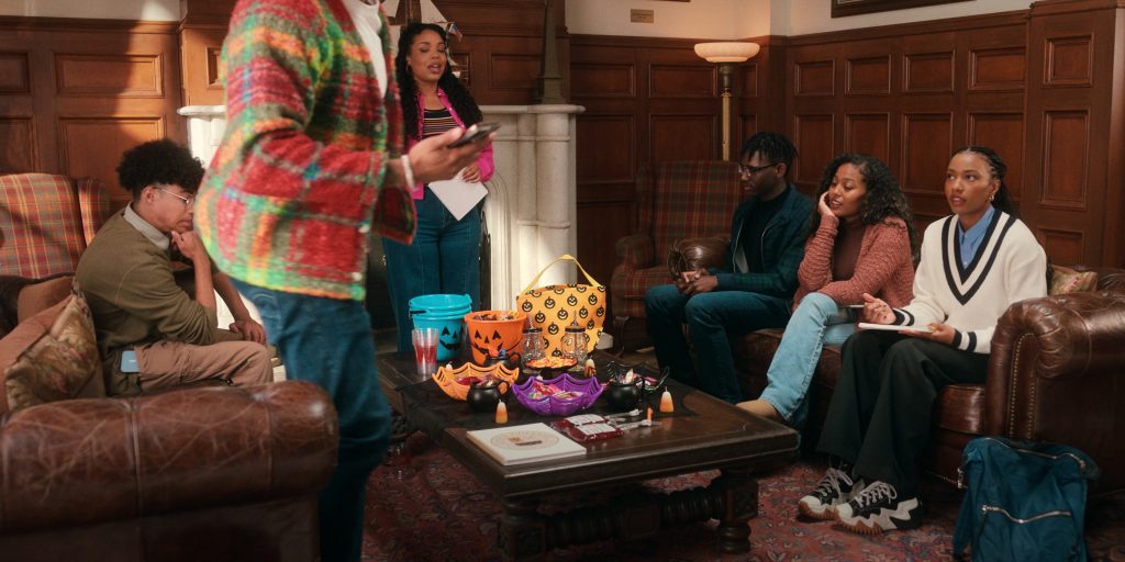 Converse Shoes in The Sex Lives of College Girls S03E06 “Halloween & Oat Milk” (2024) (Image 6)