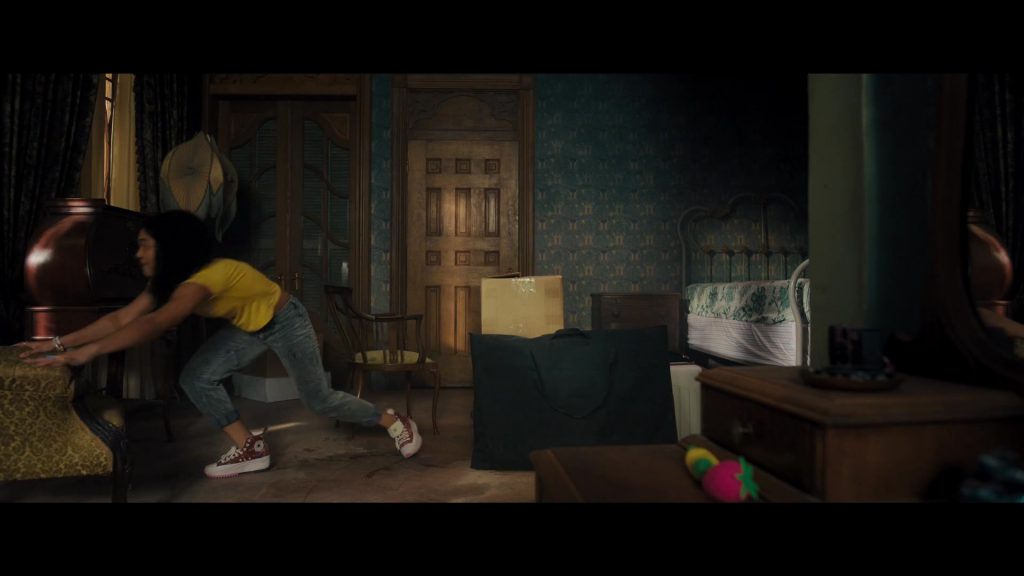 Converse Shoes in The Spiderwick Chronicles S01E01 “Welcome to Spiderwick” (2024) (Image 1)