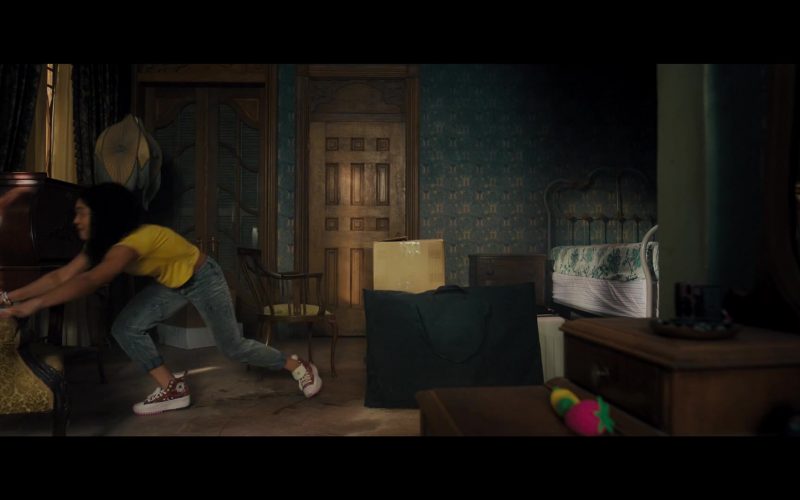 Converse Shoes in The Spiderwick Chronicles S01E01 “Welcome to Spiderwick” (2024) (Image 1)