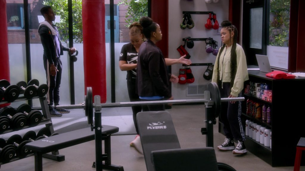 Converse Shoes in The Upshaws S06E01 “Gone, But…” (2025) (Image 2)