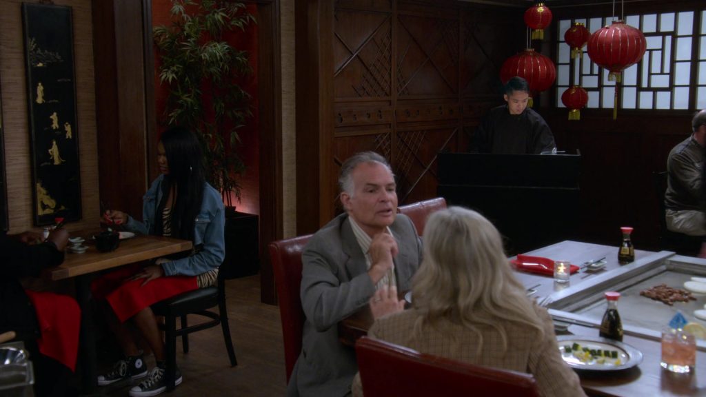 Converse Shoes in The Upshaws S06E02 “She's Back” (2025) (Image 2)