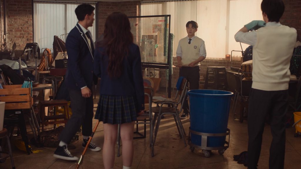 Converse Shoes in XO Kitty S02E02 “Never Been Kissed” (2025) (Image 1)