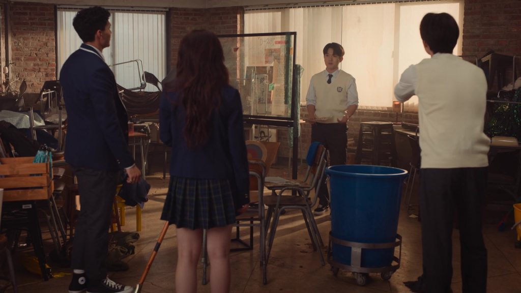Converse Shoes in XO Kitty S02E02 “Never Been Kissed” (2025) (Image 2)