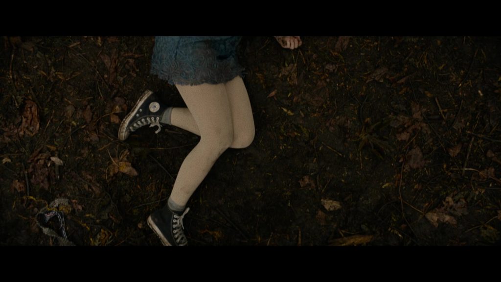 Converse Shoes in Yellowjackets S01E10 “Sic Transit Gloria Mundi” (2022) (Image 1)