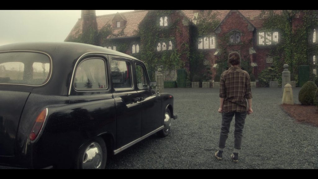 Converse Shoes of Amelia Eve as Jamie in The Haunting of Bly Manor S01E09 “The Beast in the Jungle” (2020) (Image 2)
