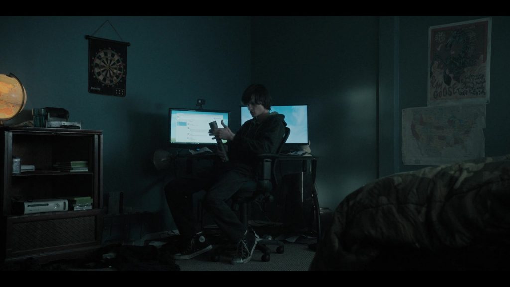 Converse Shoes of Charlie Tahan as Nick in Monsterland S01E02 “Eugene, OR” (2020) (Image 1)