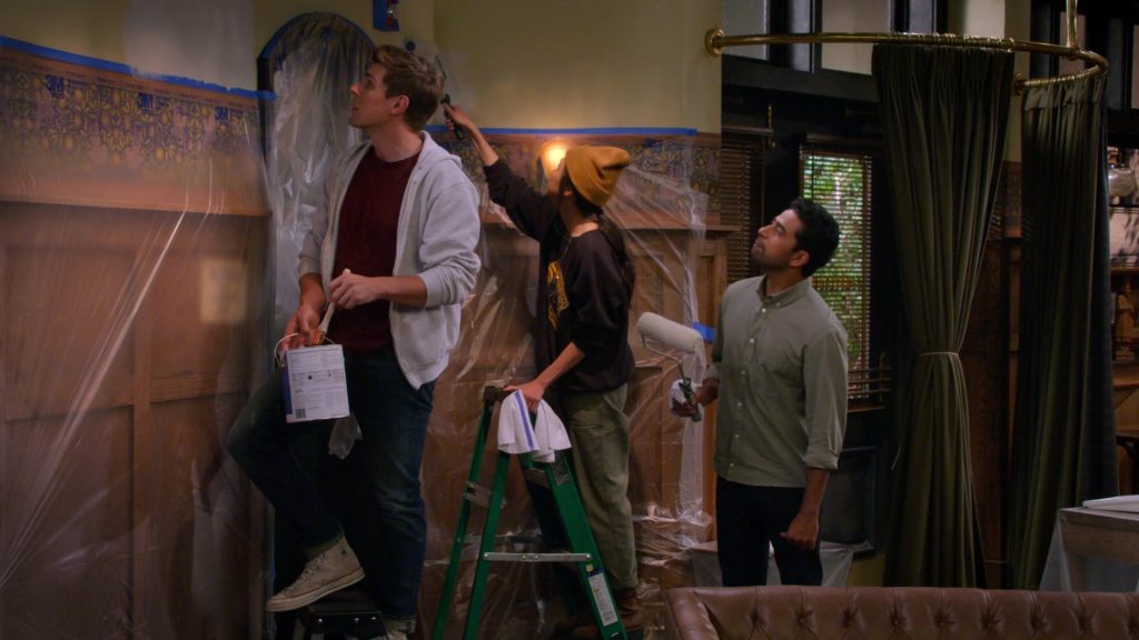 Converse Shoes of Christopher Lowell as Jesse in How I Met Your Father S01E02 “FOMO” (2022) (Image 1)