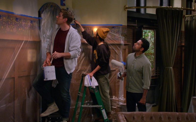 Converse Shoes of Christopher Lowell as Jesse in How I Met Your Father S01E02 “FOMO” (2022) (Image 1)