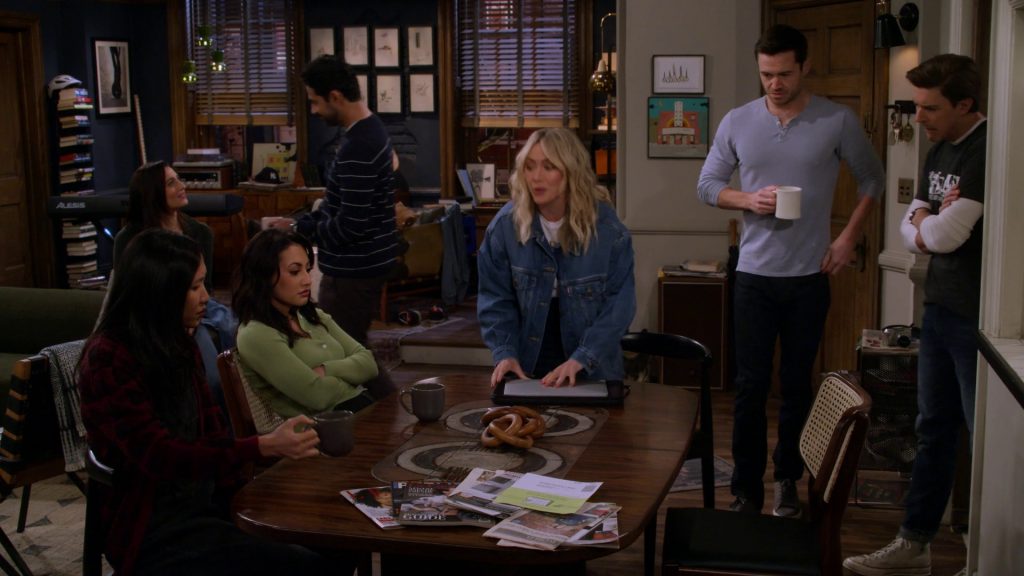 Converse Shoes of Christopher Lowell as Jesse in How I Met Your Father S02E14 “Disengagement Party” (2023) (Image 1)
