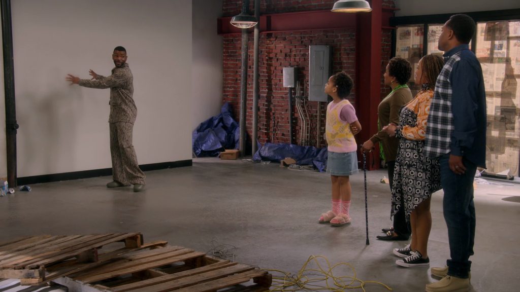 Converse Shoes of Kim Fields as Regina in The Upshaws S04E06 “Auto Motives” (2023) (Image 1)