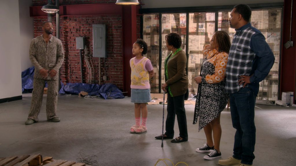 Converse Shoes of Kim Fields as Regina in The Upshaws S04E06 “Auto Motives” (2023) (Image 2)